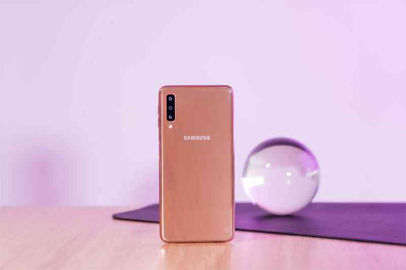 Với 3 camera, Samsung Galaxy A7 (2018) sẽ làm được những gì?