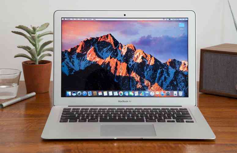 Đánh giá MacBook 2017: Thay đổi cả đáng kể về cả thiết kế lẫn cấu hình