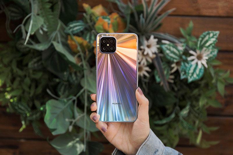 Trên tay Huawei Nova 8 SE: Dimensity 720, 4 camera sau 64MP, sạc nhanh 66W