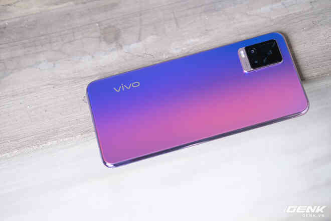 Cận cảnh Vivo V20 vừa ra mắt tại Việt Nam: Màu đẹp, camera trước có eye-tracking là điểm mới nhưng tại sao vẫn dùng màn giọt nước? - Ảnh 6. Cận cảnh Vivo V20 vừa ra mắt tại Việt Nam: Màu đẹp, camera trước có eye-tracking là điểm mới nhưng tại sao vẫn dùng màn giọt nước? - Ảnh 6.