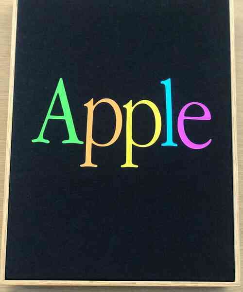 Ghé thăm Apple Store độc nhất vô nhị trên thế giới: Không những bán iPhone mà còn bán cả quần áo trẻ em và mũ lưỡi trai