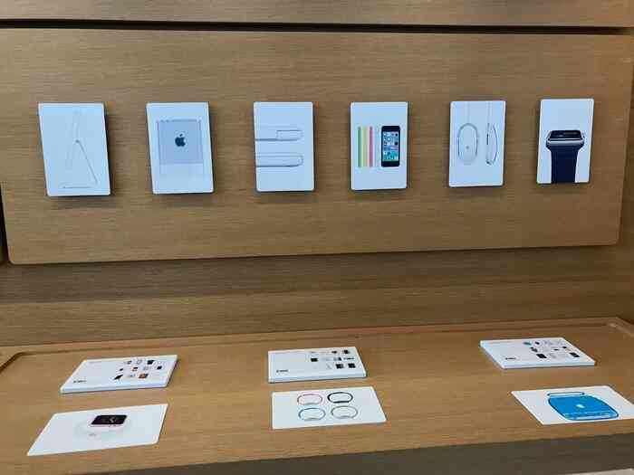 Ghé thăm Apple Store độc nhất vô nhị trên thế giới: Không những bán iPhone mà còn bán cả quần áo trẻ em và mũ lưỡi trai