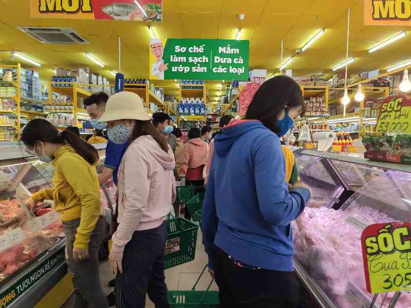 Không phải ‘lễ tết’, Bách hóa Xanh vẫn đón 3000 khách ngày đầu mở bán