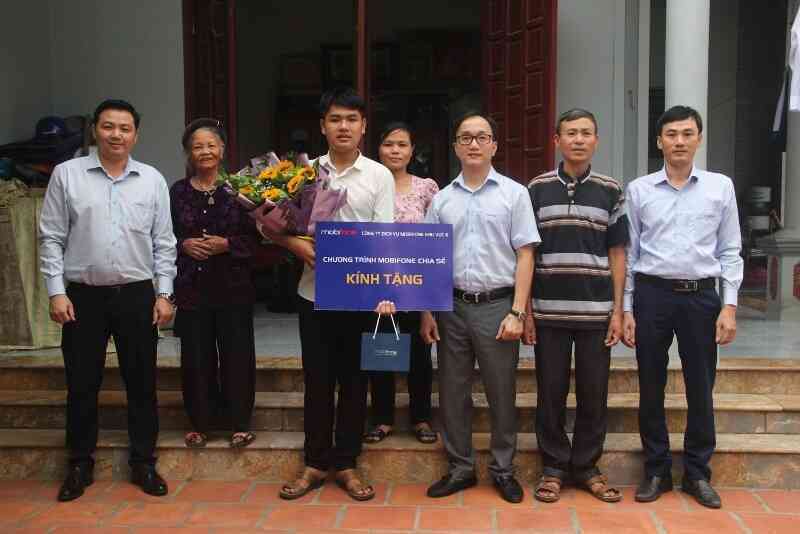 Tiếp sức ước mơ đến trường cho đôi bạn 10 năm cõng nhau đi học
