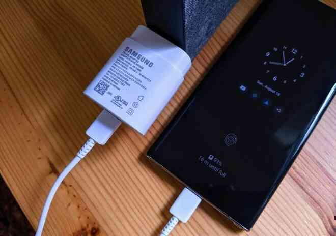 Bây giờ chưa phải là lúc Samsung giảm giá thành bằng cách bỏ đi cục sạc tặng kèm hộp máy Galaxy