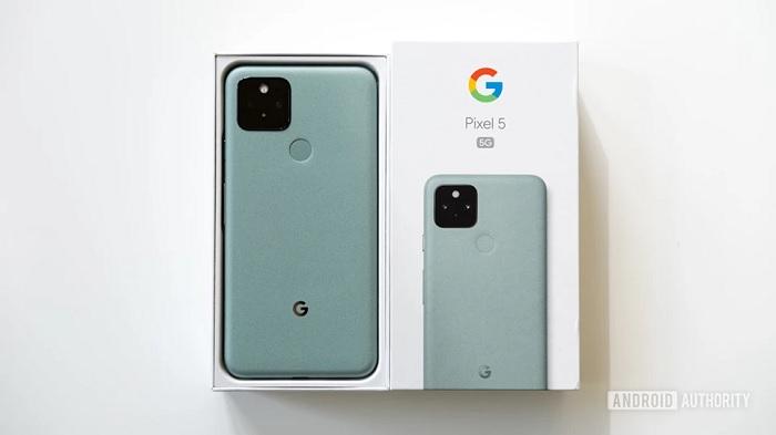 Trên tay Google Pixel 5: thiết kế mảnh mai, màn hình nốt ruồi, giá bán 699USD