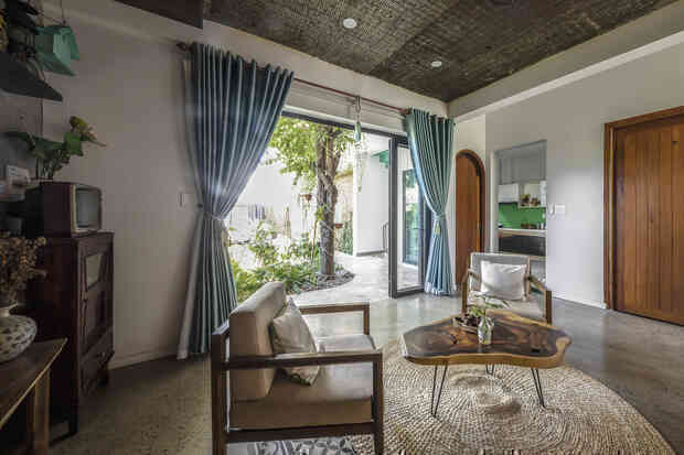 Ngôi nhà 125m2 đẹp như resort của cặp đôi yêu nhau từ cấp ba, đầu tư 2 tỷ với thiết kế đưa gió vào mọi ngóc ngách - Ảnh 7. Ngôi nhà 125m2 đẹp như resort của cặp đôi yêu nhau từ cấp ba, đầu tư 2 tỷ với thiết kế đưa gió vào mọi ngóc ngách - Ảnh 7.