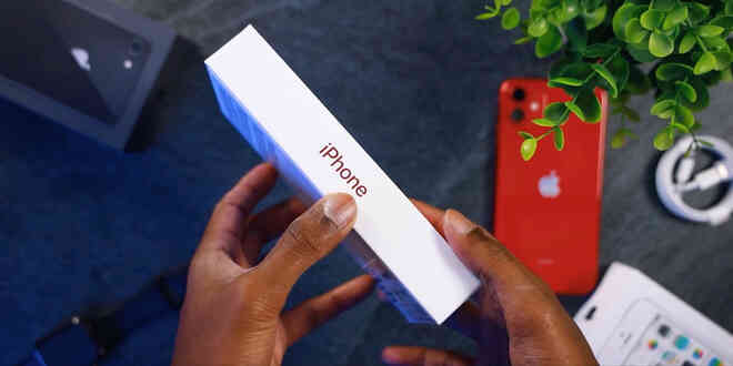 Cận cảnh hộp iPhone 12 tại Pháp: Quốc gia duy nhất được tặng kèm tai nghe