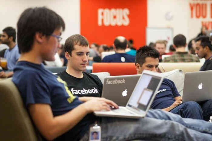 Nghề nguy hiểm ở Facebook: Áp lực cao, lương thấp, thường xuyên phải xem những thứ đáng sợ