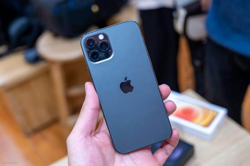 Trên tay iPhone 12 Pro và đánh giá nhanh thiết kế