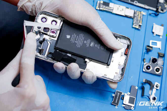 Mổ bụng iPhone 12 Pro đầu tiên tại Việt Nam: Sắp xếp vị trí linh kiện có chút khác biệt, bo mạch chữ L, pin 2815mAh - Ảnh 12.