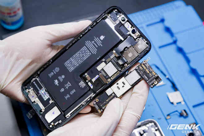 Mổ bụng iPhone 12 Pro đầu tiên tại Việt Nam: Sắp xếp vị trí linh kiện có chút khác biệt, bo mạch chữ L, pin 2815mAh - Ảnh 23.