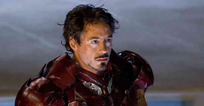 Bộ giáp sắt trong Iron Man 1 khiến Robert Downey Jr. mù dở, cứ đội mũ lên là không thấy gì xung quanh