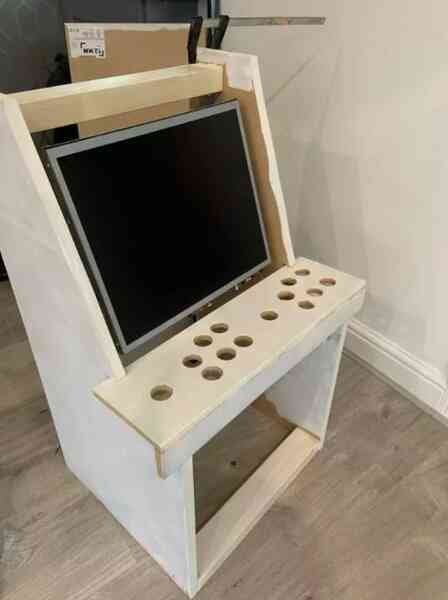 Chỉ tốn 3 triệu đồng, ông bố này đã tự xây dựng được 1 cỗ máy game thùng cực chất để con trai tha hồ chơi loạt game kinh điển - Ảnh 5. Chỉ tốn 3 triệu đồng, ông bố này đã tự xây dựng được 1 cỗ máy game thùng cực chất để con trai tha hồ chơi loạt game kinh điển - Ảnh 5.