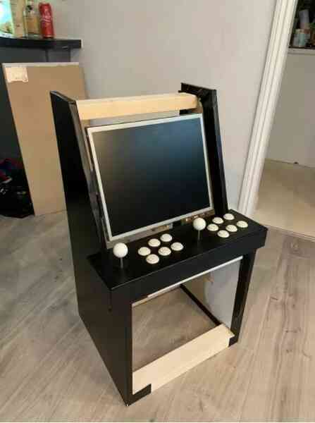 Chỉ tốn 3 triệu đồng, ông bố này đã tự xây dựng được 1 cỗ máy game thùng cực chất để con trai tha hồ chơi loạt game kinh điển - Ảnh 6. Chỉ tốn 3 triệu đồng, ông bố này đã tự xây dựng được 1 cỗ máy game thùng cực chất để con trai tha hồ chơi loạt game kinh điển - Ảnh 6.
