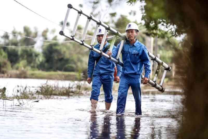 VNPT hỗ trợ khách hàng, chung tay khắc phục thiệt hại do bão lũ tại miền Trung