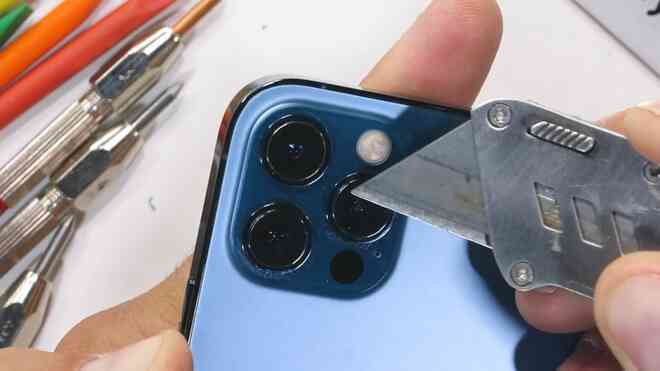 Tra tấn iPhone 12 Pro: Màn hình Ceramic Shield bền nhưng không chống xước - Ảnh 5. Tra tấn iPhone 12 Pro: Màn hình Ceramic Shield bền nhưng không chống xước - Ảnh 5.