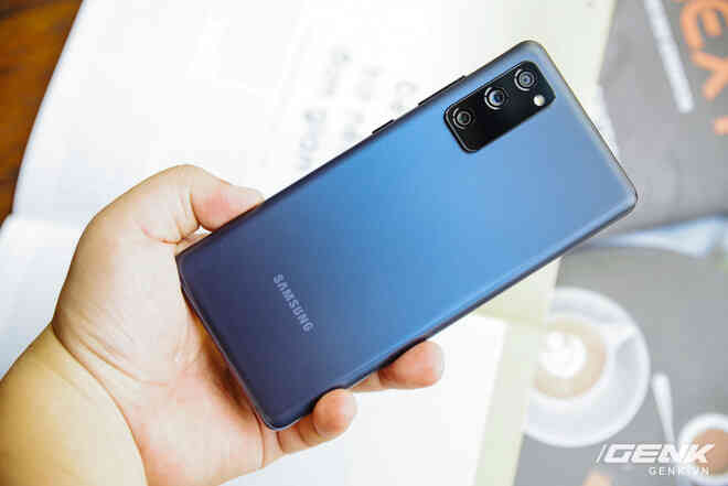 Cận cảnh chiếc điện thoại flagship Galaxy S20 dành riêng cho fan của Samsung: 16 triệu đồng cho trải nghiệm cao cấp là hoàn toàn có thể