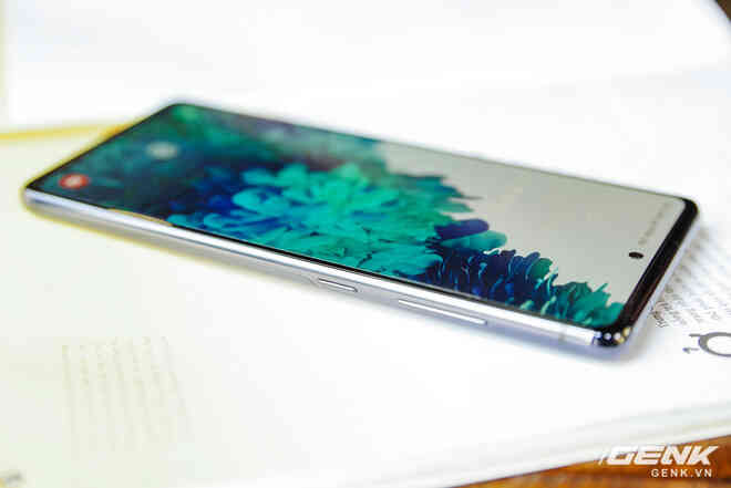 Cận cảnh chiếc điện thoại flagship Galaxy S20 dành riêng cho fan của Samsung: 16 triệu đồng cho trải nghiệm cao cấp là hoàn toàn có thể - Ảnh 4. Cận cảnh chiếc điện thoại flagship Galaxy S20 dành riêng cho fan của Samsung: 16 triệu đồng cho trải nghiệm cao cấp là hoàn toàn có thể - Ảnh 4.