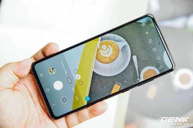 Cận cảnh chiếc điện thoại flagship Galaxy S20 dành riêng cho fan của Samsung: 16 triệu đồng cho trải nghiệm cao cấp là hoàn toàn có thể - Ảnh 7. Cận cảnh chiếc điện thoại flagship Galaxy S20 dành riêng cho fan của Samsung: 16 triệu đồng cho trải nghiệm cao cấp là hoàn toàn có thể - Ảnh 7.