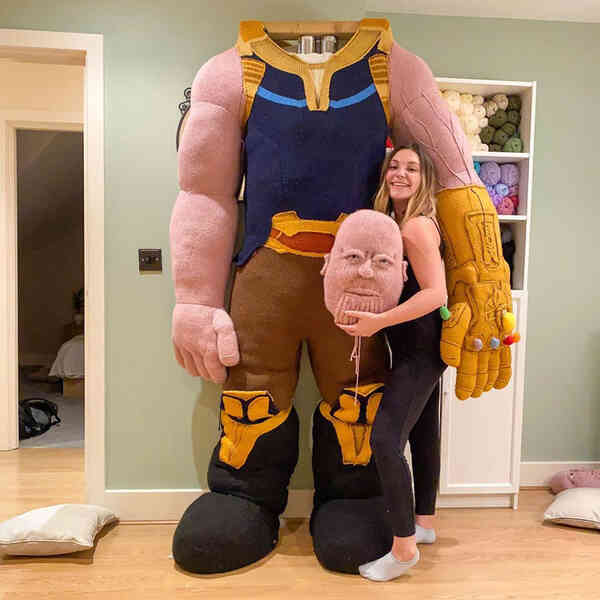 Mất 4 tháng và 4 kg vật liệu, fan Marvel khéo tay tạo ra đại ác Thanos bằng len cao hơn 2,5 mét - Ảnh 14. Mất 4 tháng và 4 kg vật liệu, fan Marvel khéo tay tạo ra đại ác Thanos bằng len cao hơn 2,5 mét - Ảnh 14.