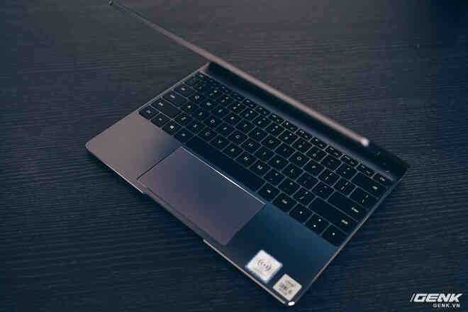 Đánh giá Huawei MateBook 13: Ultrabook tốt nếu người dùng chấp nhận vượt qua rào cản thương hiệu (và thời lượng pin tệ hại) - Ảnh 4. Đánh giá Huawei MateBook 13: Ultrabook tốt nếu người dùng chấp nhận vượt qua rào cản thương hiệu (và thời lượng pin tệ hại) - Ảnh 4.