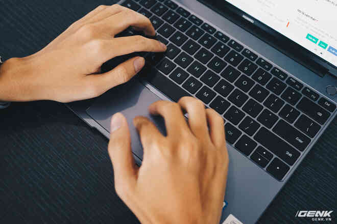 Đánh giá Huawei MateBook 13: Ultrabook tốt nếu người dùng chấp nhận vượt qua rào cản thương hiệu (và thời lượng pin tệ hại) - Ảnh 10. Đánh giá Huawei MateBook 13: Ultrabook tốt nếu người dùng chấp nhận vượt qua rào cản thương hiệu (và thời lượng pin tệ hại) - Ảnh 10.