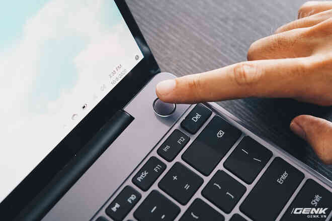 Đánh giá Huawei MateBook 13: Ultrabook tốt nếu người dùng chấp nhận vượt qua rào cản thương hiệu (và thời lượng pin tệ hại) - Ảnh 12. Đánh giá Huawei MateBook 13: Ultrabook tốt nếu người dùng chấp nhận vượt qua rào cản thương hiệu (và thời lượng pin tệ hại) - Ảnh 12.
