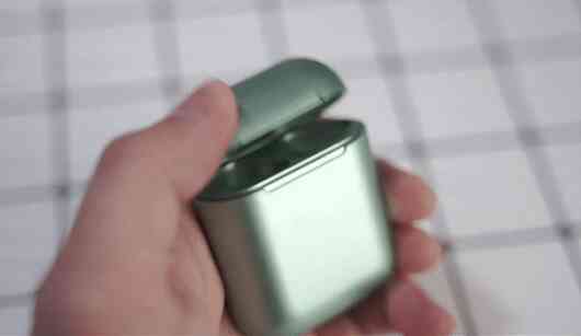Cẩn thận với tai nghe nhái Airpods: Giống 99%, cả tá màu siêu đẹp, giá vài chục nghìn, dùng siêu dở mà vẫn có hàng trăm lượt đánh giá 5 sao - Ảnh 6. Cẩn thận với tai nghe nhái Airpods: Giống 99%, cả tá màu siêu đẹp, giá vài chục nghìn, dùng siêu dở mà vẫn có hàng trăm lượt đánh giá 5 sao - Ảnh 6.