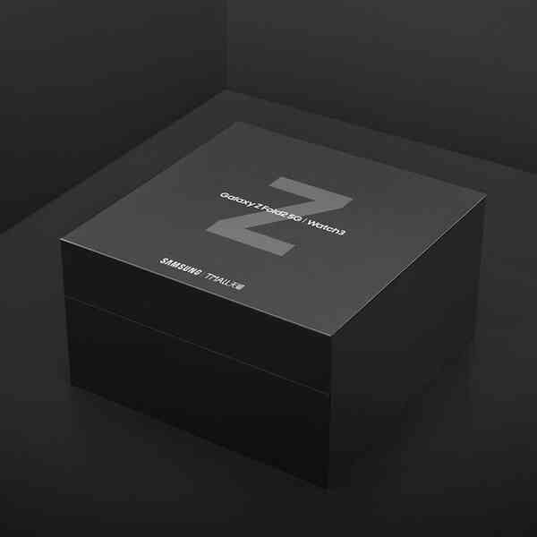 Đây là Galaxy Z Fold2 phiên bản Aston Martin, chỉ bán độc quyền tại Trung Quốc