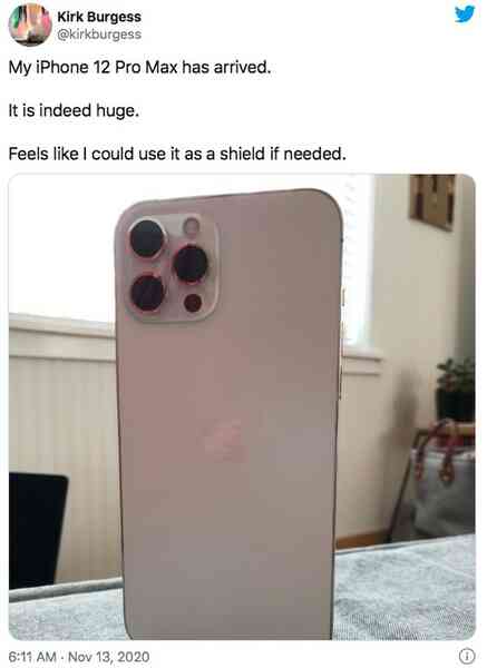 iPhone 12 Pro Max và iPhone 12 mini bắt đầu đến tay người dùng thế giới, hàng xách tay đang rục rịch về Việt Nam
