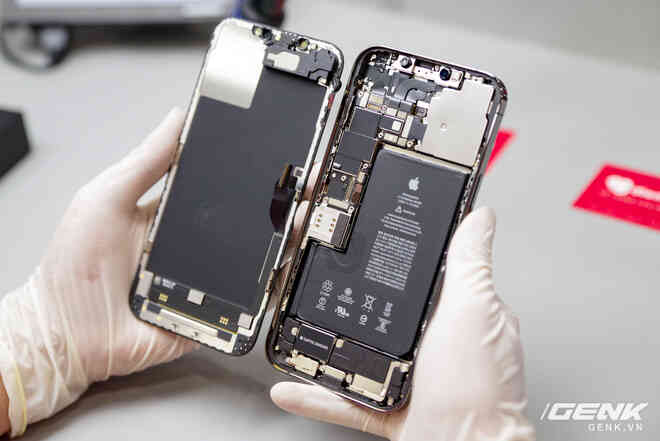 "Mổ bụng" iPhone 12 Pro Max tại Việt Nam: pin chữ L dung lượng 3.687mAh, camera sau vừa to vừa dài