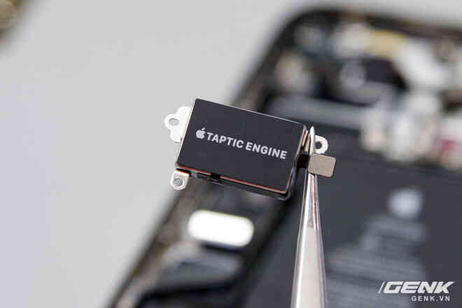 Mổ bụng iPhone 12 Pro Max tại Việt Nam: pin chữ L dung lượng 3.687mAh, camera sau vừa to vừa dài - Ảnh 12. Mổ bụng iPhone 12 Pro Max tại Việt Nam: pin chữ L dung lượng 3.687mAh, camera sau vừa to vừa dài - Ảnh 12.