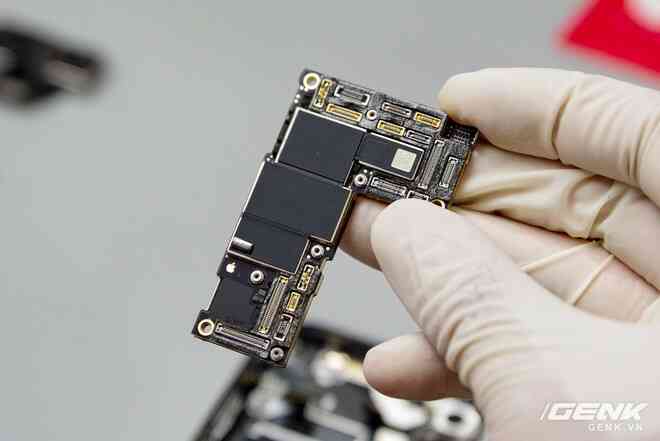 Mổ bụng iPhone 12 Pro Max tại Việt Nam: pin chữ L dung lượng 3.687mAh, camera sau vừa to vừa dài - Ảnh 6. Mổ bụng iPhone 12 Pro Max tại Việt Nam: pin chữ L dung lượng 3.687mAh, camera sau vừa to vừa dài - Ảnh 6.