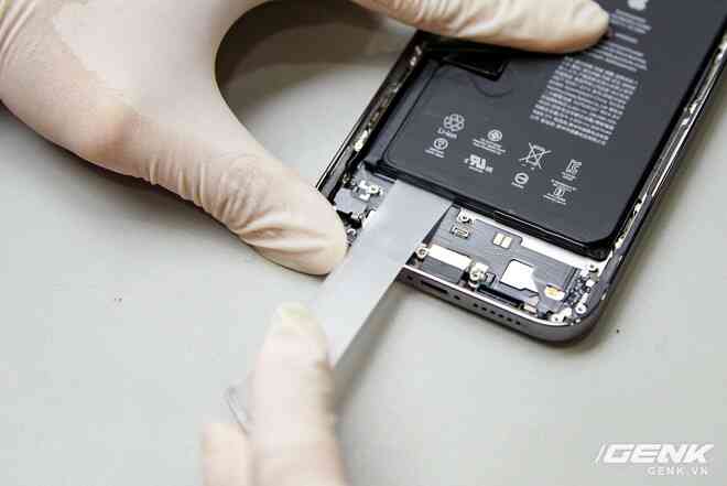 Mổ bụng iPhone 12 Pro Max tại Việt Nam: pin chữ L dung lượng 3.687mAh, camera sau vừa to vừa dài - Ảnh 9. Mổ bụng iPhone 12 Pro Max tại Việt Nam: pin chữ L dung lượng 3.687mAh, camera sau vừa to vừa dài - Ảnh 9.