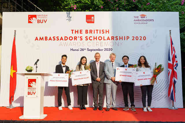 Trường Đại học Anh Quốc Việt Nam nâng giá trị quỹ học bổng và hỗ trợ tài chính trong năm học 2021 lên tới 53 tỷ đồng. - Ảnh 2. Trường Đại học Anh Quốc Việt Nam nâng giá trị quỹ học bổng và hỗ trợ tài chính trong năm học 2021 lên tới 53 tỷ đồng. - Ảnh 2.