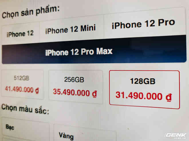 Bỏ tiền mua suất cọc của người khác để được mua iPhone 12 sớm