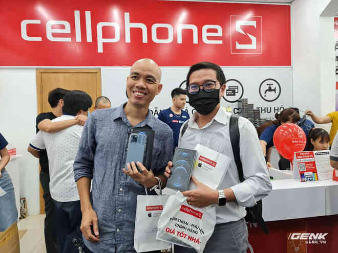 Mở hộp iPhone 12 Pro Max chính hãng VN/A đang khan hiếm hàng trên toàn quốc - Ảnh 2. Mở hộp iPhone 12 Pro Max chính hãng VN/A đang khan hiếm hàng trên toàn quốc - Ảnh 2.