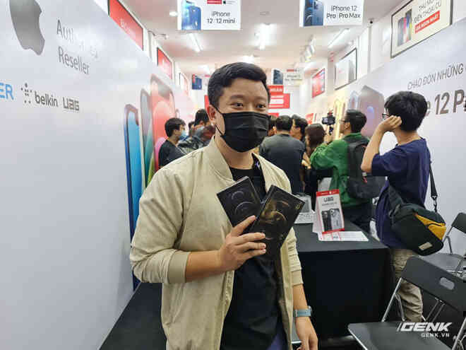 Mở hộp iPhone 12 Pro Max chính hãng VN/A đang khan hiếm hàng trên toàn quốc - Ảnh 3. Mở hộp iPhone 12 Pro Max chính hãng VN/A đang khan hiếm hàng trên toàn quốc - Ảnh 3.