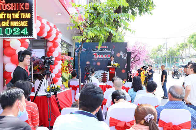 Toshiko khai trương thành công ngoài mong đợi - Ảnh 1. Toshiko khai trương thành công ngoài mong đợi - Ảnh 1.