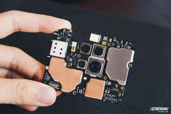 Camera dưới màn hình của Vsmart Aris Pro hoạt động ra sao? Chúng tôi đã bung máy để tìm hiểu - Ảnh 6. Camera dưới màn hình của Vsmart Aris Pro hoạt động ra sao? Chúng tôi đã bung máy để tìm hiểu - Ảnh 6.