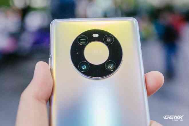 Trên tay Huawei Mate40 Pro và Mate40 RS Porsche Design: Không còn màn hình thác nước, hồi sinh phím volume vật lý - Ảnh 2. Trên tay Huawei Mate40 Pro và Mate40 RS Porsche Design: Không còn màn hình thác nước, hồi sinh phím volume vật lý - Ảnh 2.