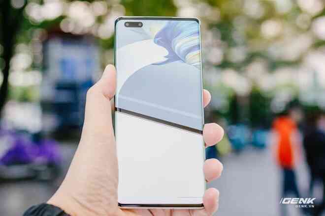Trên tay Huawei Mate40 Pro và Mate40 RS Porsche Design: Không còn màn hình thác nước, hồi sinh phím volume vật lý - Ảnh 3. Trên tay Huawei Mate40 Pro và Mate40 RS Porsche Design: Không còn màn hình thác nước, hồi sinh phím volume vật lý - Ảnh 3.