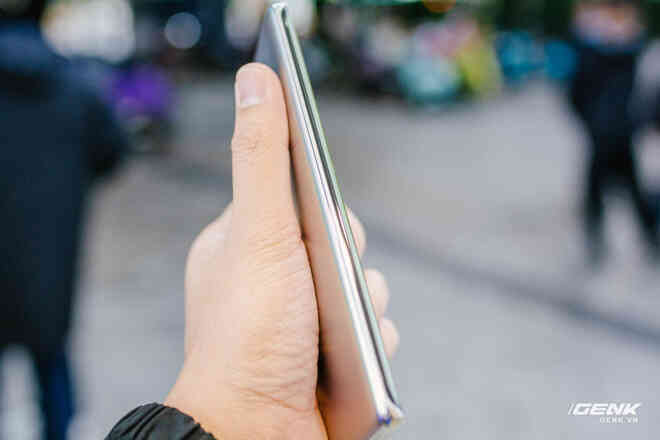 Trên tay Huawei Mate40 Pro và Mate40 RS Porsche Design: Không còn màn hình thác nước, hồi sinh phím volume vật lý - Ảnh 4. Trên tay Huawei Mate40 Pro và Mate40 RS Porsche Design: Không còn màn hình thác nước, hồi sinh phím volume vật lý - Ảnh 4.