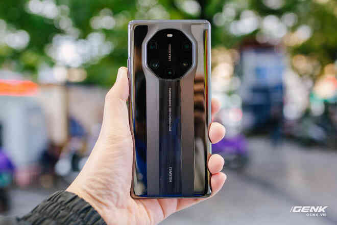 Trên tay Huawei Mate40 Pro và Mate40 RS Porsche Design: Không còn màn hình thác nước, hồi sinh phím volume vật lý - Ảnh 7. Trên tay Huawei Mate40 Pro và Mate40 RS Porsche Design: Không còn màn hình thác nước, hồi sinh phím volume vật lý - Ảnh 7.