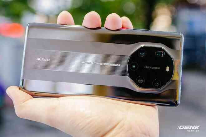 Trên tay Huawei Mate40 Pro và Mate40 RS Porsche Design: Không còn màn hình thác nước, hồi sinh phím volume vật lý - Ảnh 8. Trên tay Huawei Mate40 Pro và Mate40 RS Porsche Design: Không còn màn hình thác nước, hồi sinh phím volume vật lý - Ảnh 8.