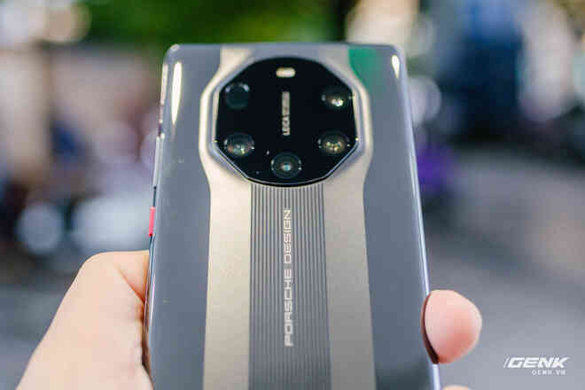 Trên tay Huawei Mate40 Pro và Mate40 RS Porsche Design: Không còn màn hình thác nước, hồi sinh phím volume vật lý - Ảnh 10. Trên tay Huawei Mate40 Pro và Mate40 RS Porsche Design: Không còn màn hình thác nước, hồi sinh phím volume vật lý - Ảnh 10.