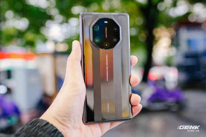 Trên tay Huawei Mate40 Pro và Mate40 RS Porsche Design: Không còn màn hình thác nước, hồi sinh phím volume vật lý - Ảnh 13. Trên tay Huawei Mate40 Pro và Mate40 RS Porsche Design: Không còn màn hình thác nước, hồi sinh phím volume vật lý - Ảnh 13.