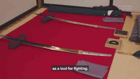 Kiếm katana Nhật Bản có giá tới cả trăm triệu đồng: Nhìn nghệ nhân rèn kiếm mất 18 tháng để làm 1 thanh, bạn sẽ hiểu tại sao nó lại đắt đến thế - Ảnh 3. Kiếm katana Nhật Bản có giá tới cả trăm triệu đồng: Nhìn nghệ nhân rèn kiếm mất 18 tháng để làm 1 thanh, bạn sẽ hiểu tại sao nó lại đắt đến thế - Ảnh 3.