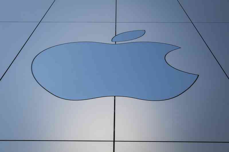 Apple quản chế đối tác thuê sinh viên sản xuất iPhone